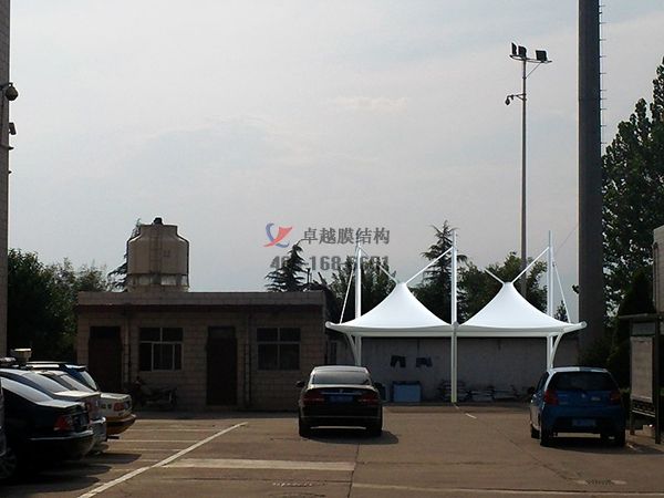   保定市<font color='red'>膜結(jié)構(gòu)停車棚</font>【保定建業(yè)集團(tuán)有限公司停車棚】設(shè)計(jì)施工案例